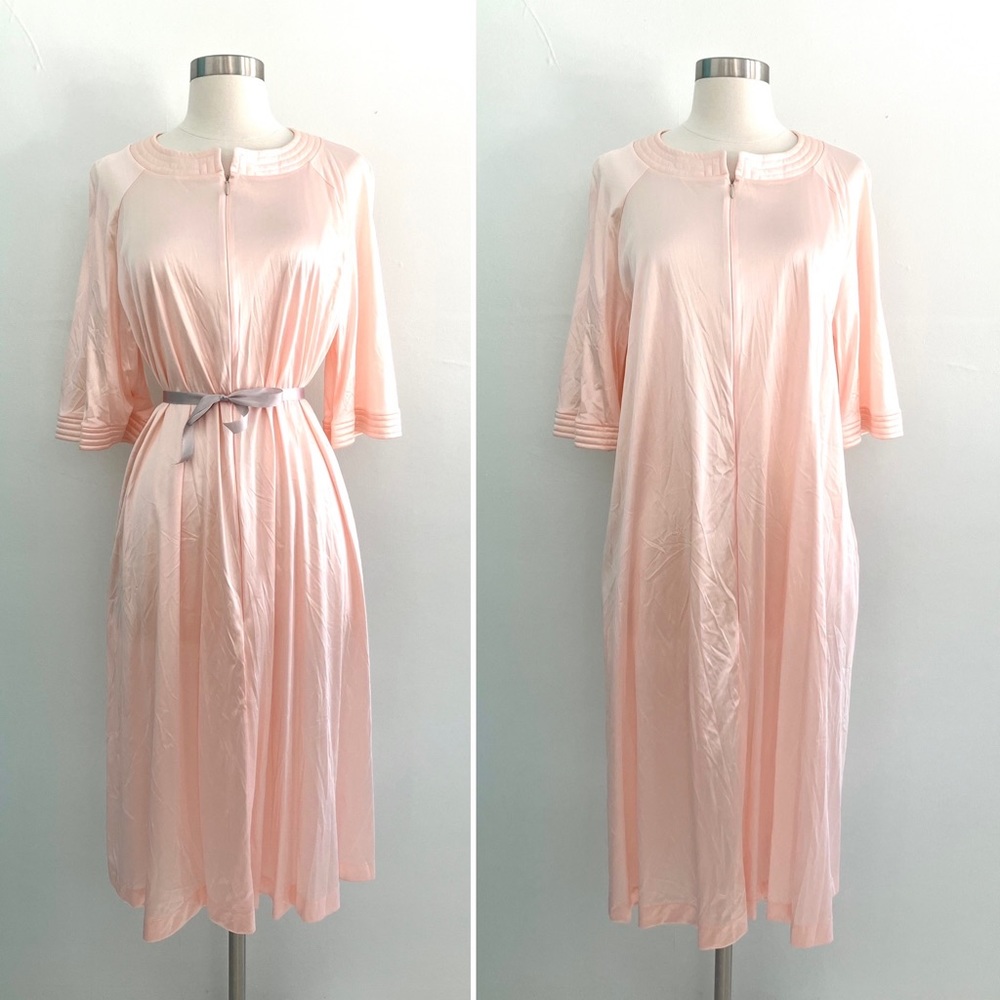 Vintage 60’s peachy pink Vanity Fair zip up robe nightie house dress